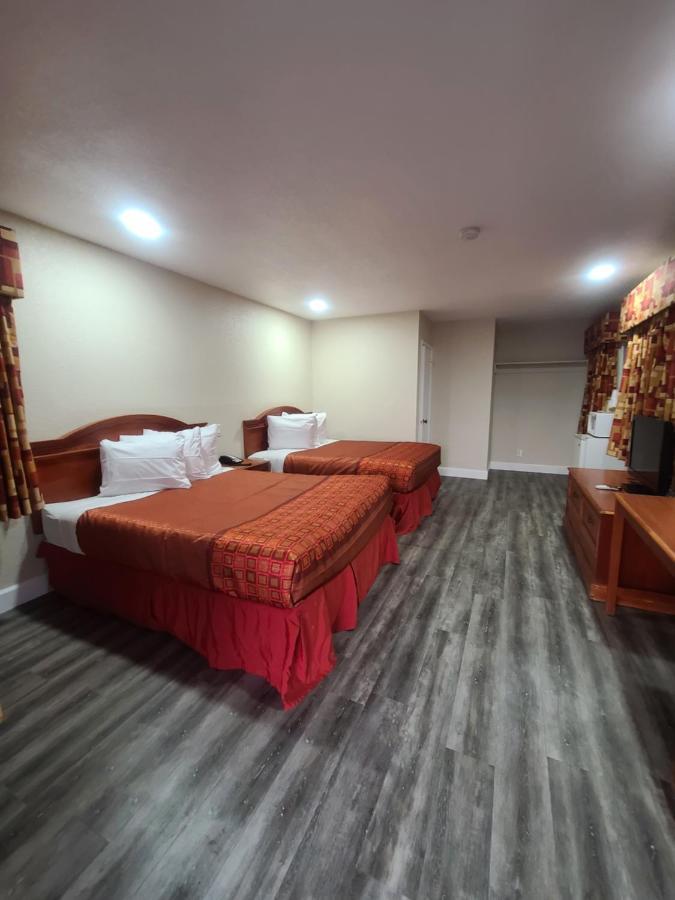 Majestic Inn & Suites Klamath Falls Exterior photo