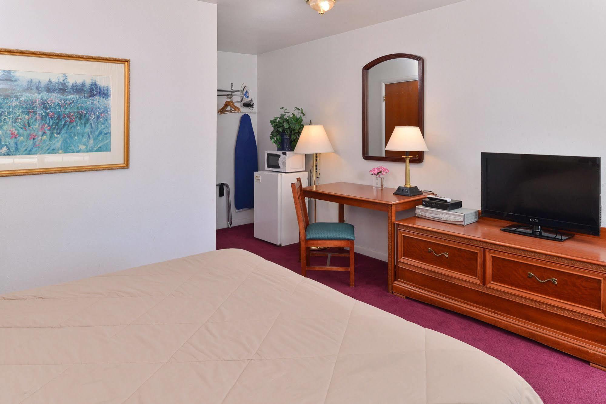 Majestic Inn & Suites Klamath Falls Exterior photo